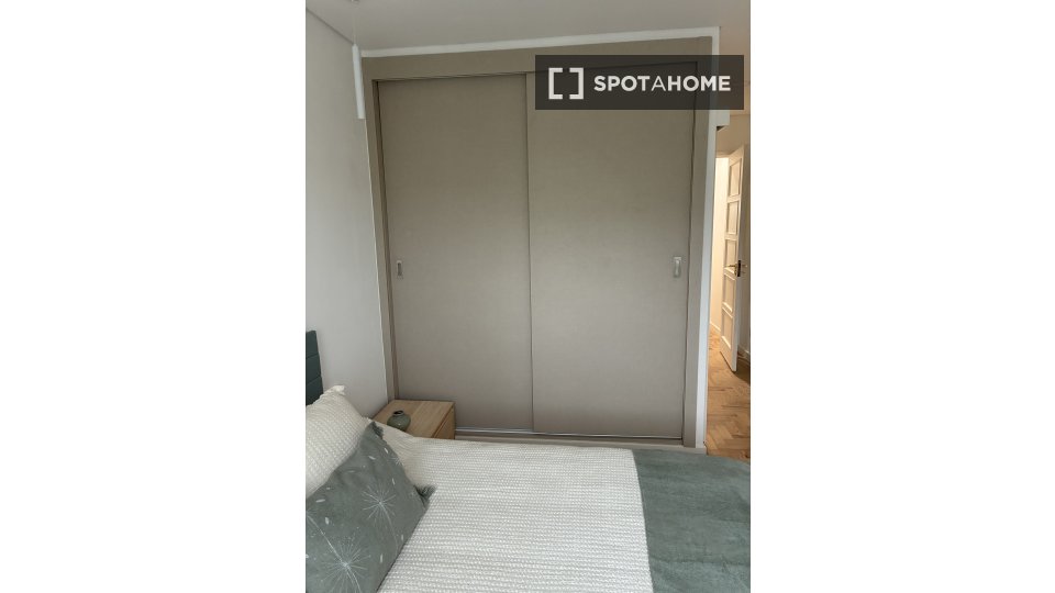 Double room Lisbon, 2 beds, 90m² — photo 12