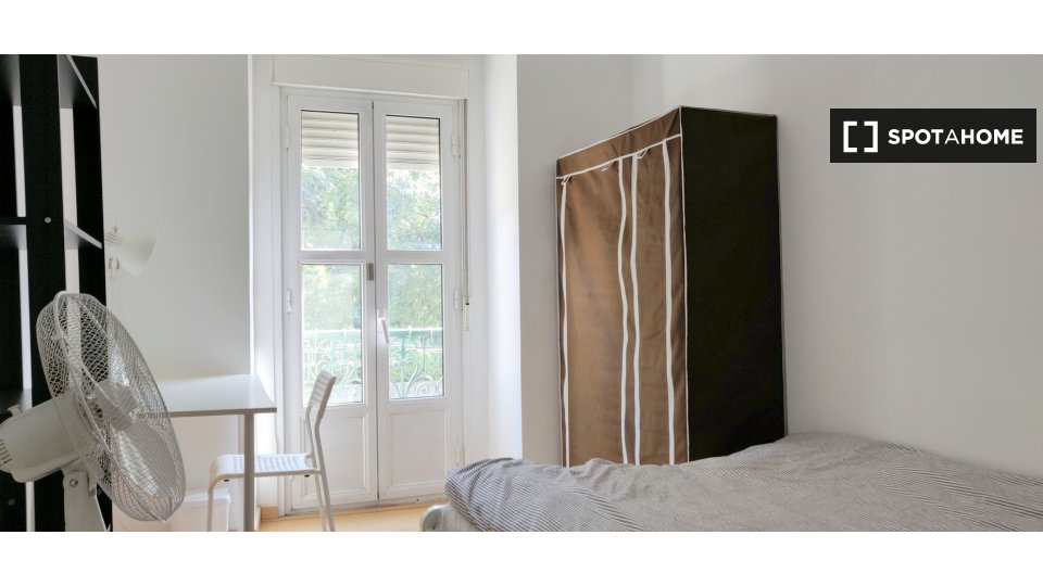 Double room Lisbon, 7 beds, 200m² — photo 1
