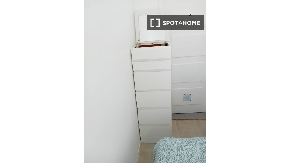Double room Lisbon, 6 beds — photo 13