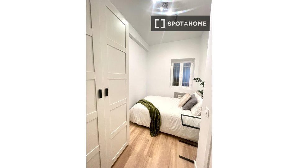 Double room Madrid, 5 beds — photo 4