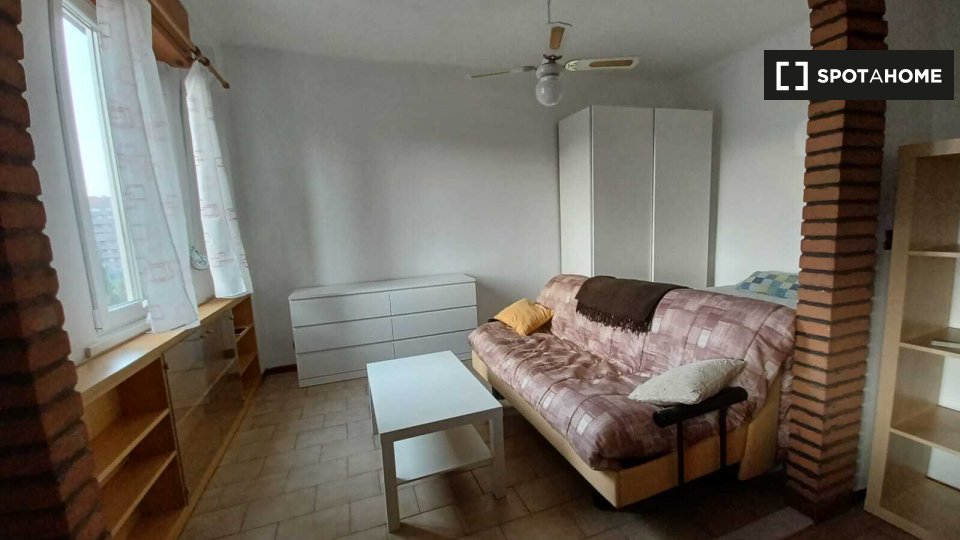 Appartamento con 1 camera da letto in affitto a Milano - a Milano