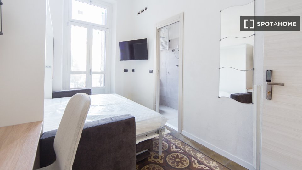 Double room Turin, 3 beds, 85m² — photo 18