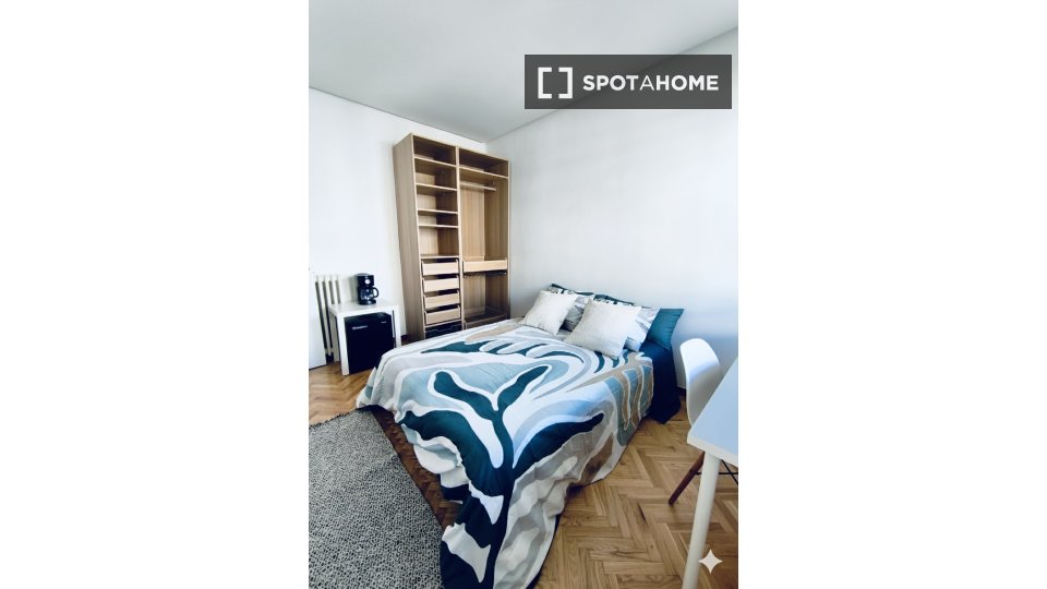 Double room Madrid, 7 beds, 132m² — photo 2
