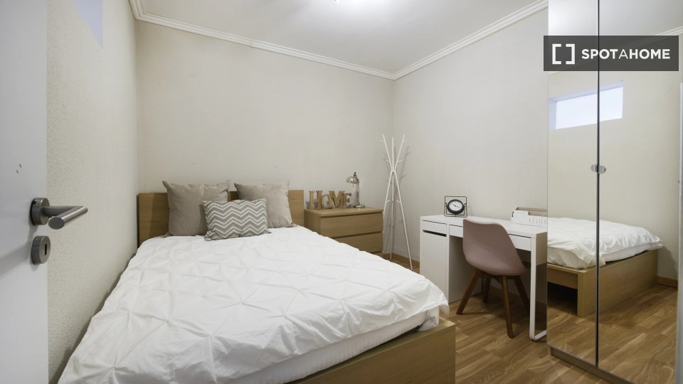 Double room Lisbon, 4 beds — photo 9
