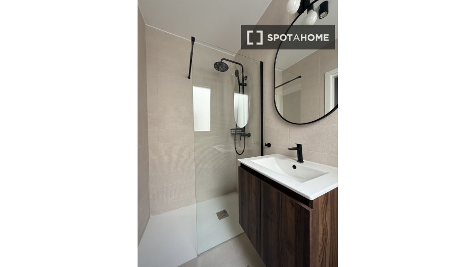 Double room Seville, 2 beds, 98m² — photo 15