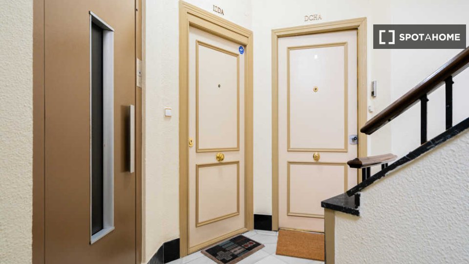 Double room Madrid, 6 beds — photo 33
