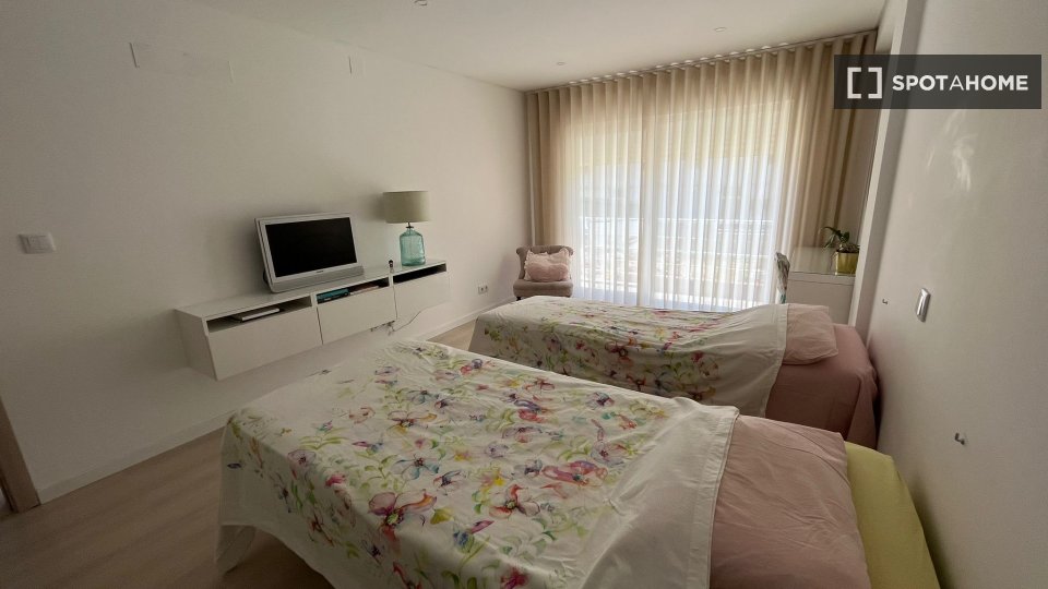 Double room Lisbon, 5 beds — photo 7