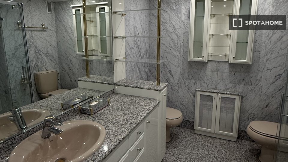 Double room Madrid, 4 beds, 140m² — photo 16