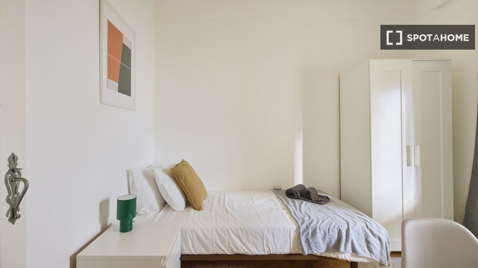 Double room Lisbon, 5 beds — photo 14