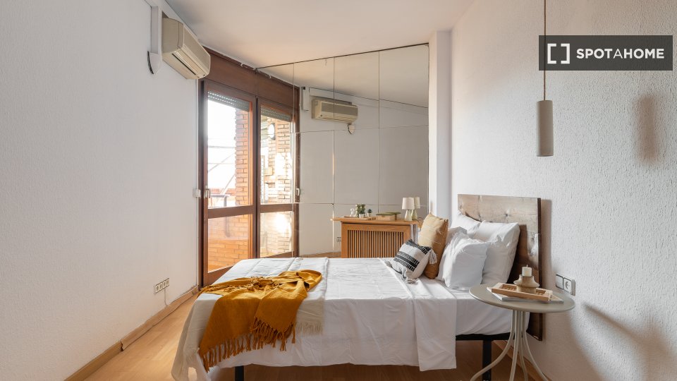 Double room Barcelona, 5 beds, 160m² — photo 8
