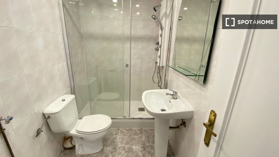 Double room Madrid, 4 beds — photo 4