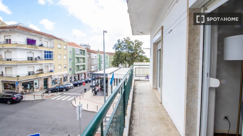 Double room Lisbon, 3 beds, 90m² — photo 26