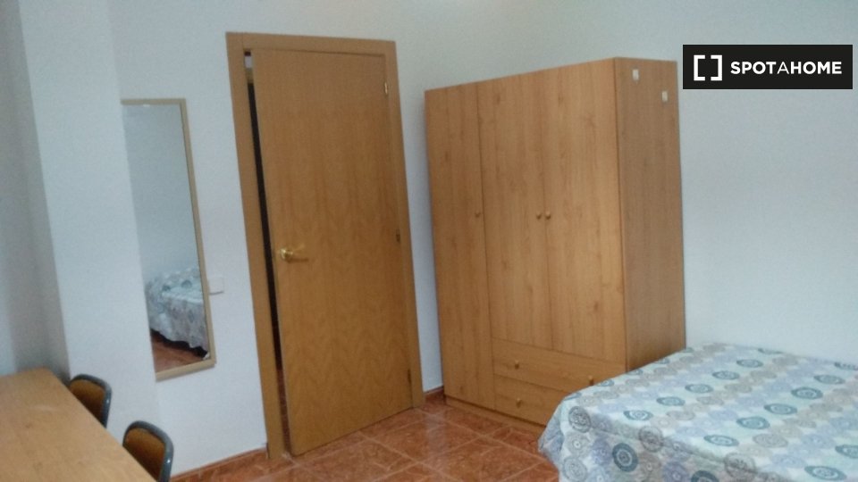 Double room Valencia, 6 beds, 160m² — photo 2