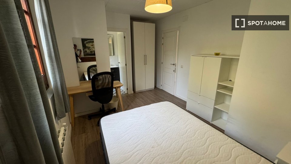 Double room Barcelona, 6 beds, 227m² — photo 10