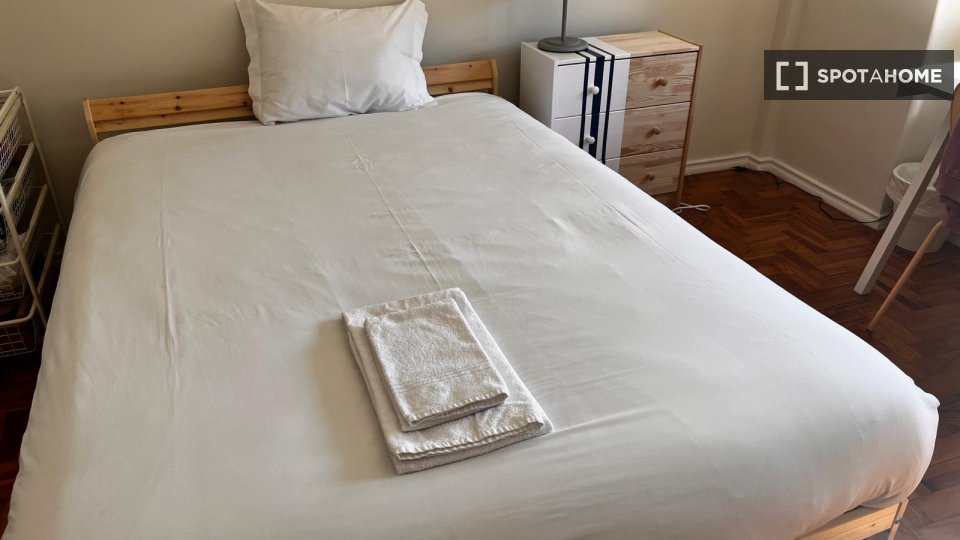 Double room Lisbon, 4 beds — photo 10