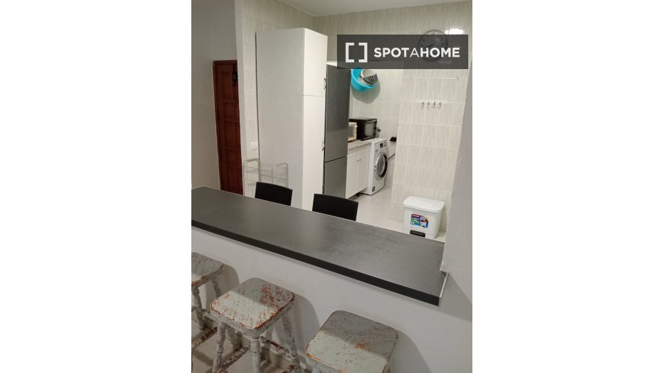 Double room Santa_Cruz_De_Tenerife, 3 beds, 75m² — photo 11