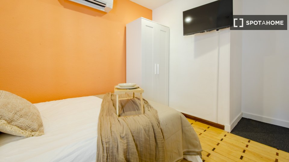 Double room Madrid, 7 beds, 135m² — photo 11