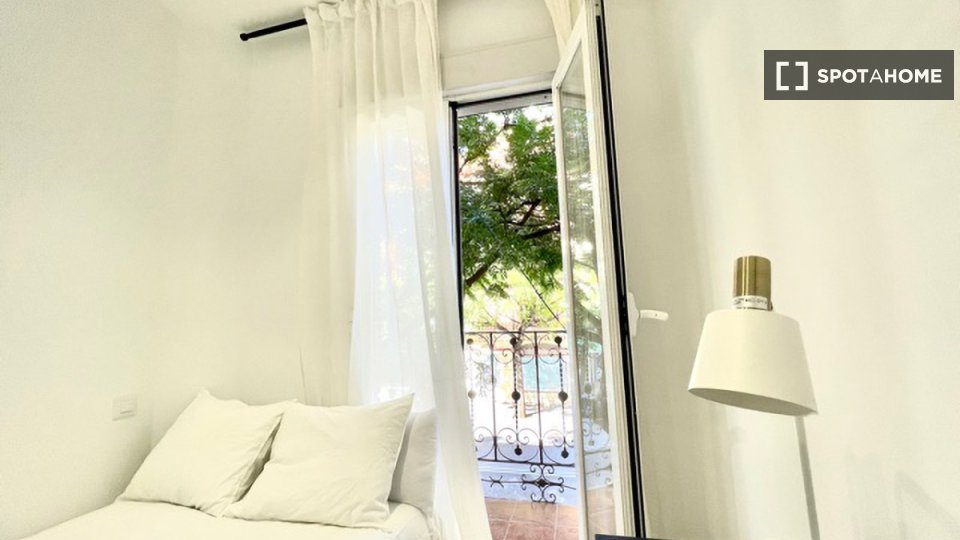Double room Madrid, 12 beds — photo 24