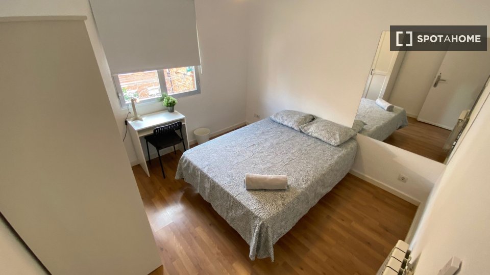 Double room Madrid, 3 beds — photo 10