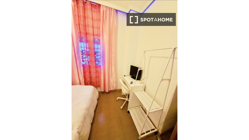 Double room Valencia, 3 beds — photo 6