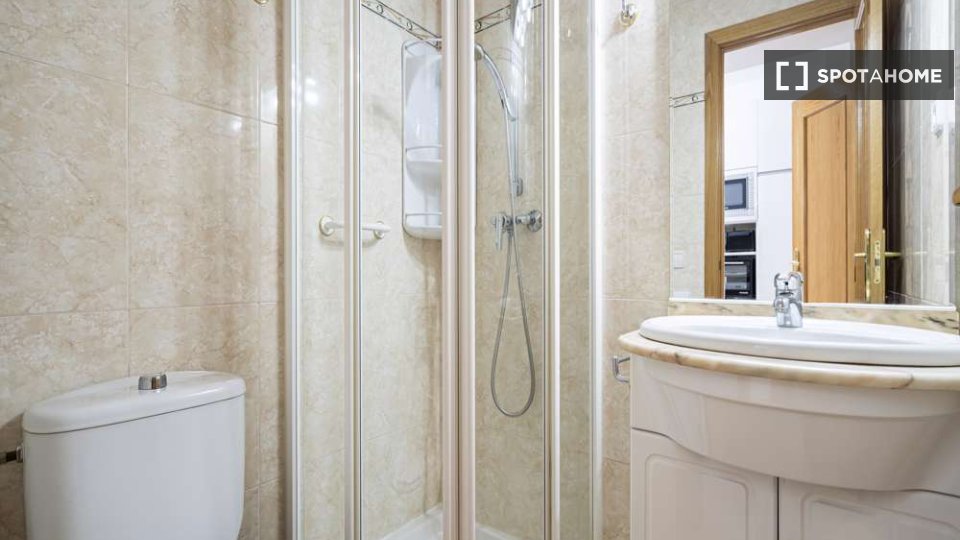 Double room Madrid, 4 beds — photo 20