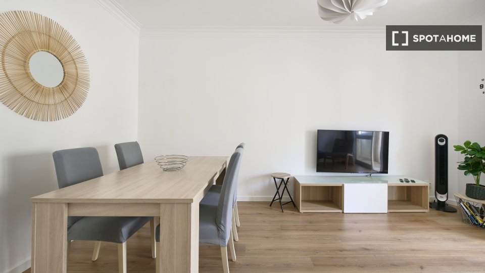 Apartment Lisbon, 2 beds, 80m² — photo 1
