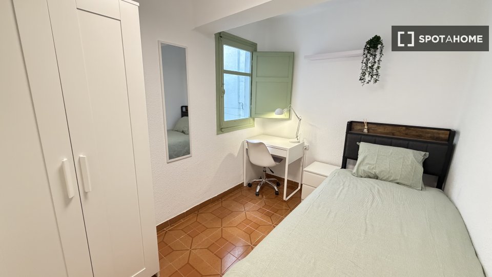 Double room Valencia, 4 beds, 75m² — photo 4