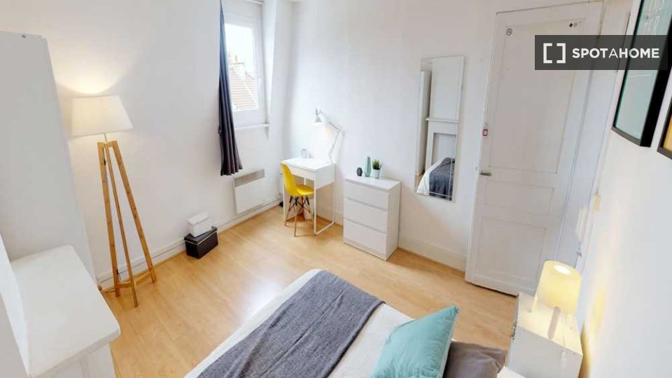 Double room Lille, 3 beds, 50m² — photo 9