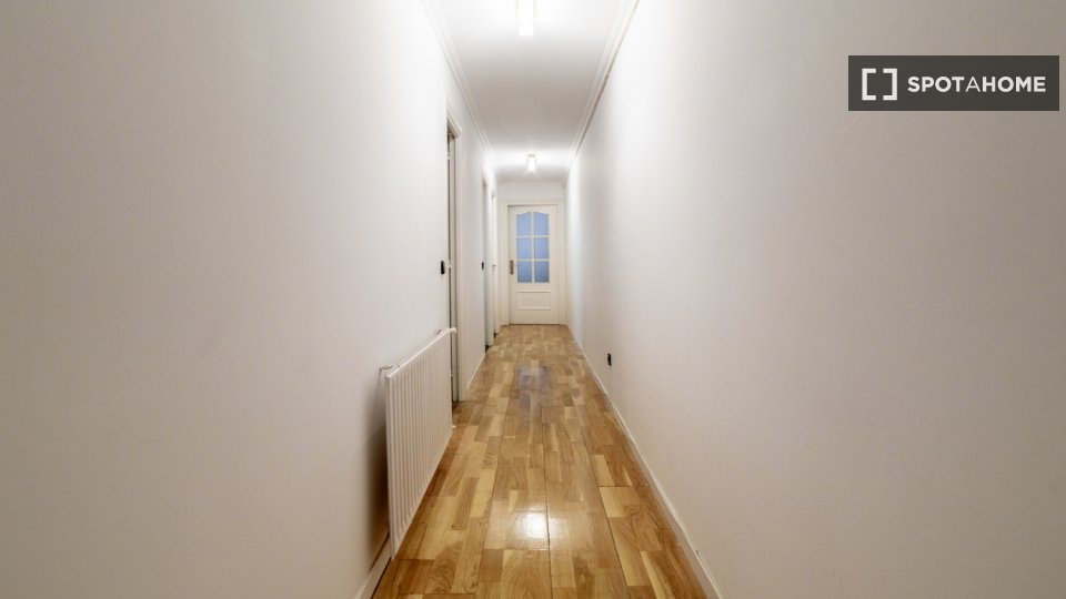 Double room Madrid, 8 beds — photo 7