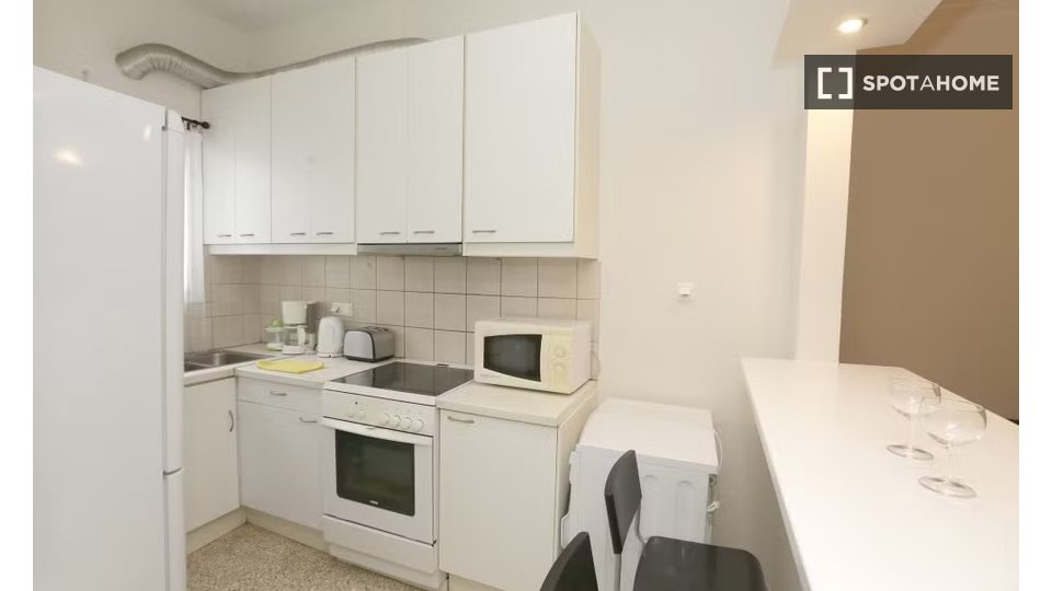 Double room Athens, 3 beds — photo 14