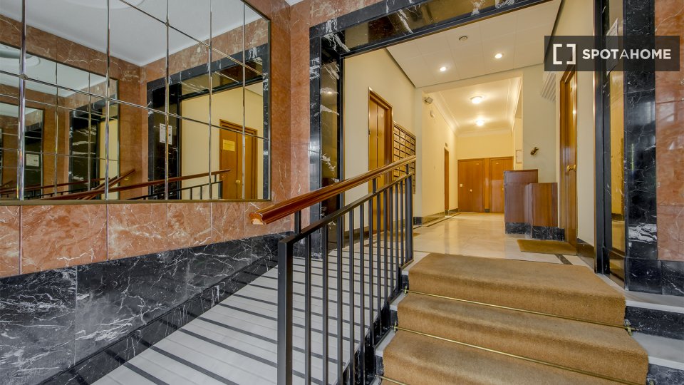 Double room Madrid, 5 beds, 110m² — photo 4