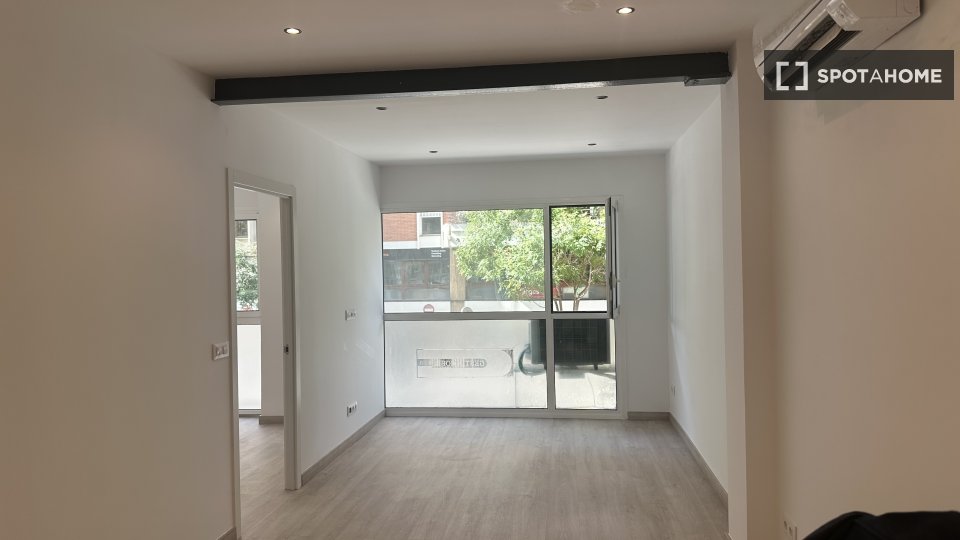 Apartment Barcelona, 3 beds, 60m² — photo 1