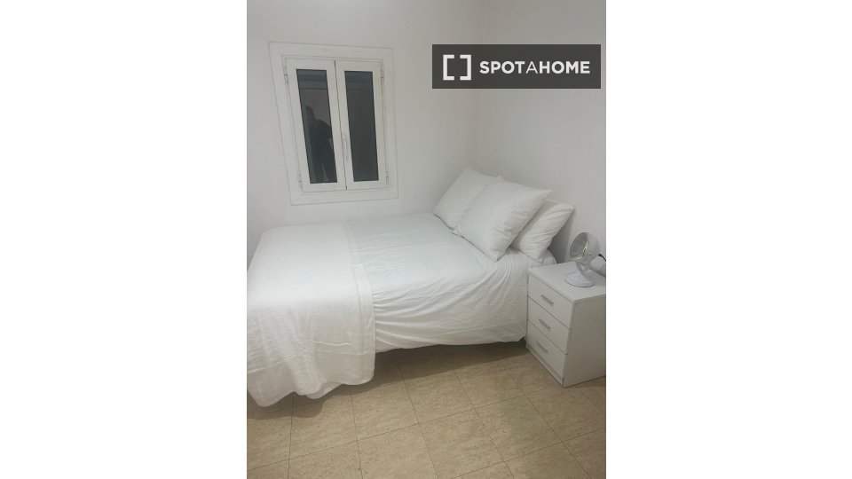 Double room Barcelona, 3 beds — photo 1
