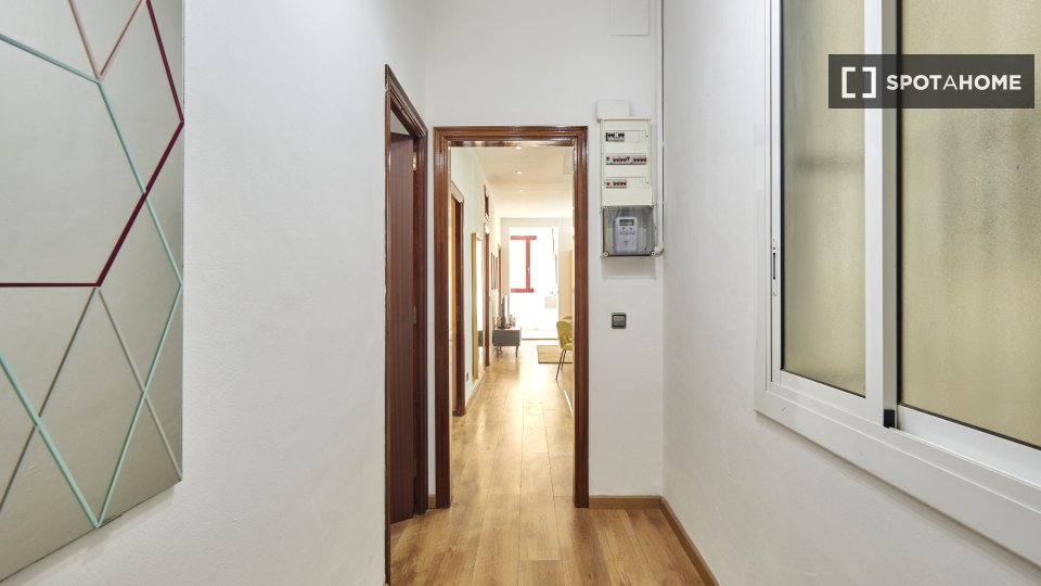 Apartment Barcelona, 4 beds, 80m² — photo 22