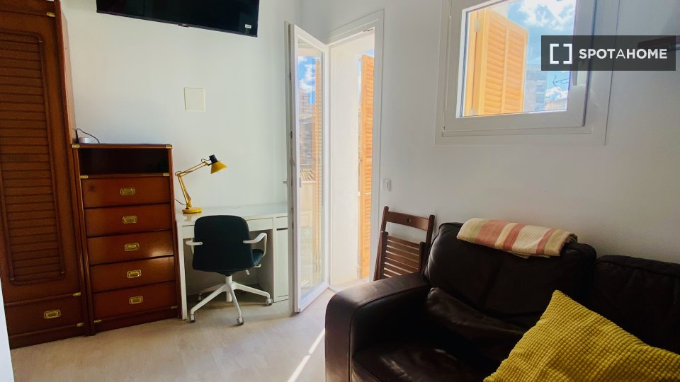 Habitación en piso compartido en Inca con gastos