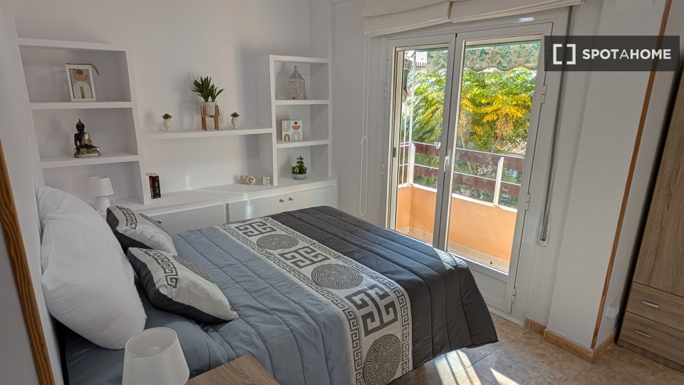 Double room Alicante, 3 beds, 67m² — photo 14