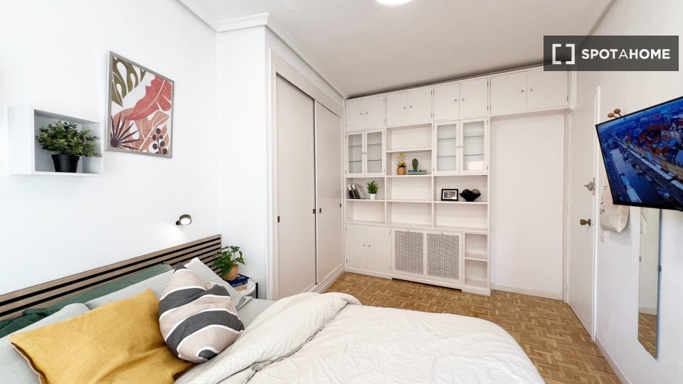 Double room Madrid, 6 beds — photo 3