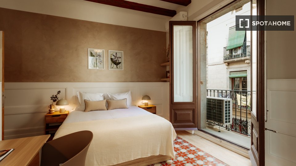 Double room Barcelona, 6 beds, 175m² — photo 2