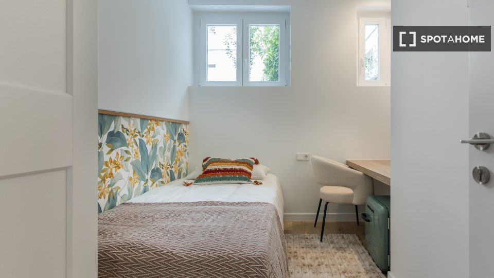 Double room Madrid, 6 beds — photo 9