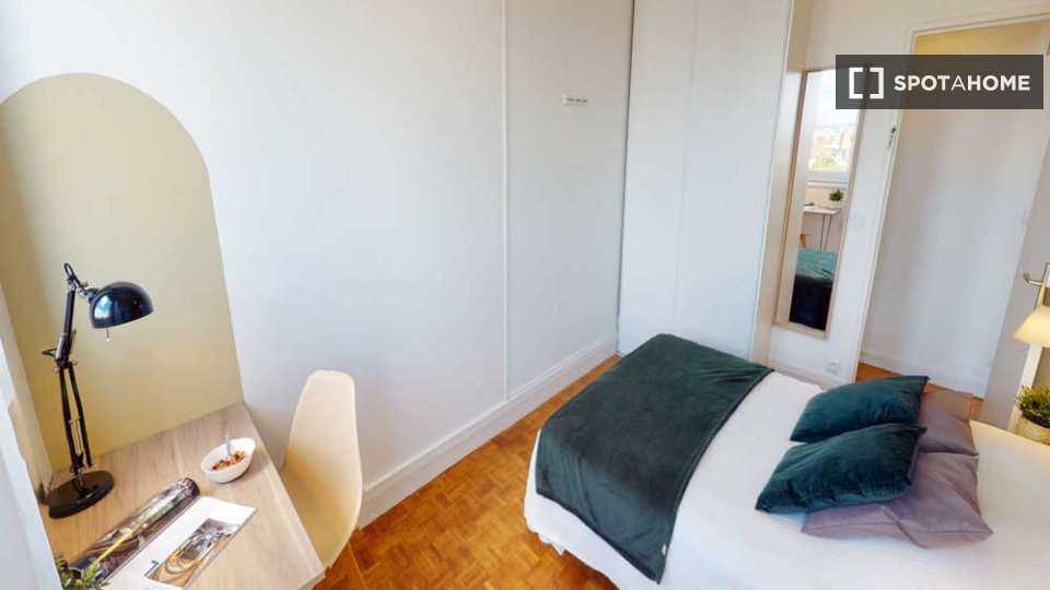 Double room Paris, 4 beds, 90m² — photo 1