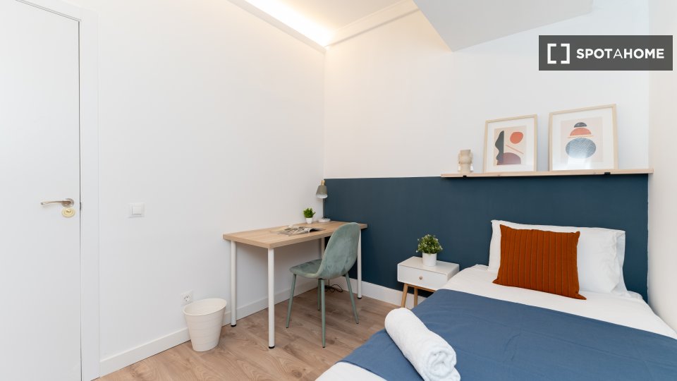 Double room Madrid, 5 beds — photo 2