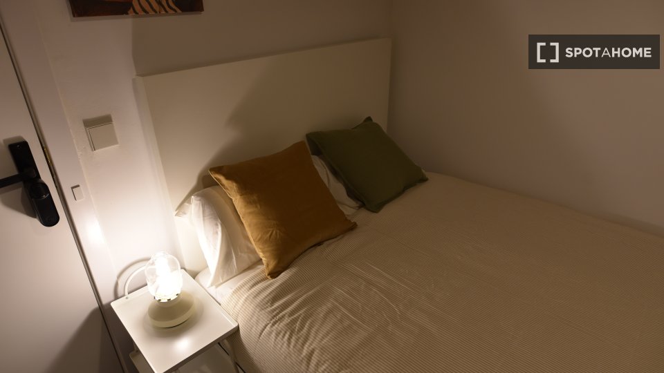 Habitación doble Barcelona, 14 habitaciones — foto 17