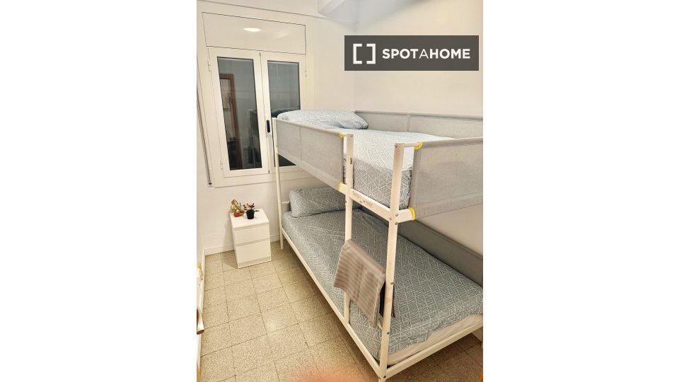Apartment Barcelona, 3 beds, 80m² — photo 17