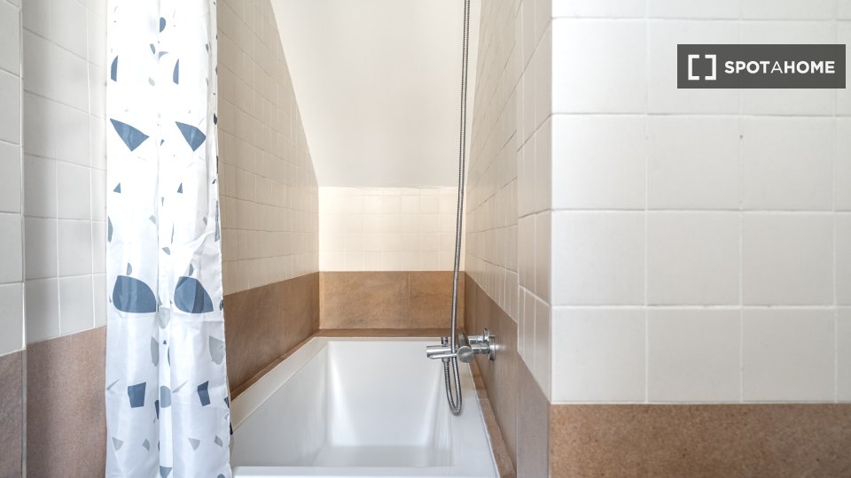 Apartment Lisbon, 2 beds, 90m² — photo 2