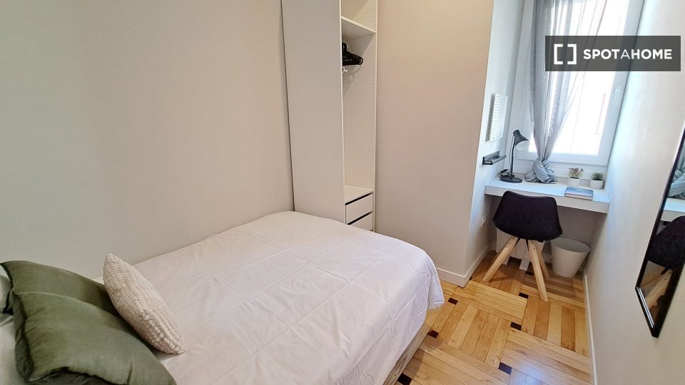 Double room Madrid, 8 beds, 139m² — photo 20