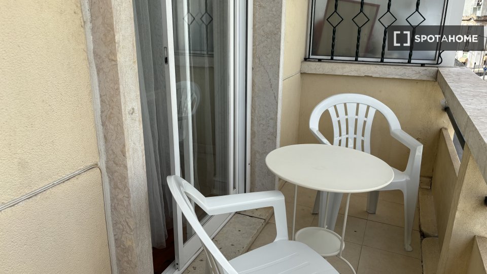 Apartment Lisbon, 1 bed, 77m² — photo 14