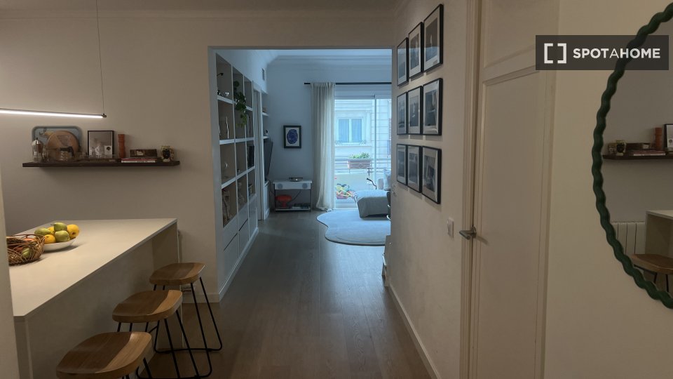 Apartment Barcelona, 2 beds, 80m² — photo 1