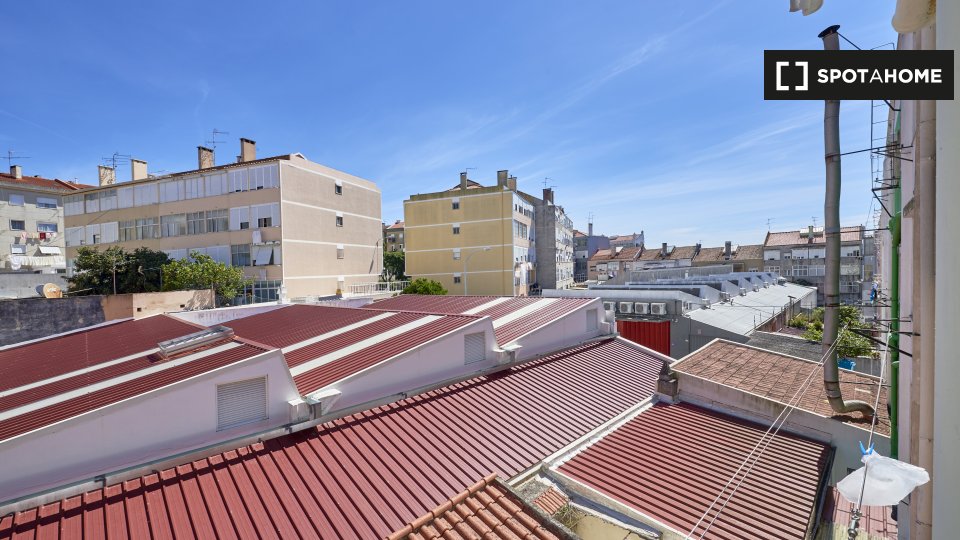 Double room Lisbon, 6 beds — photo 17