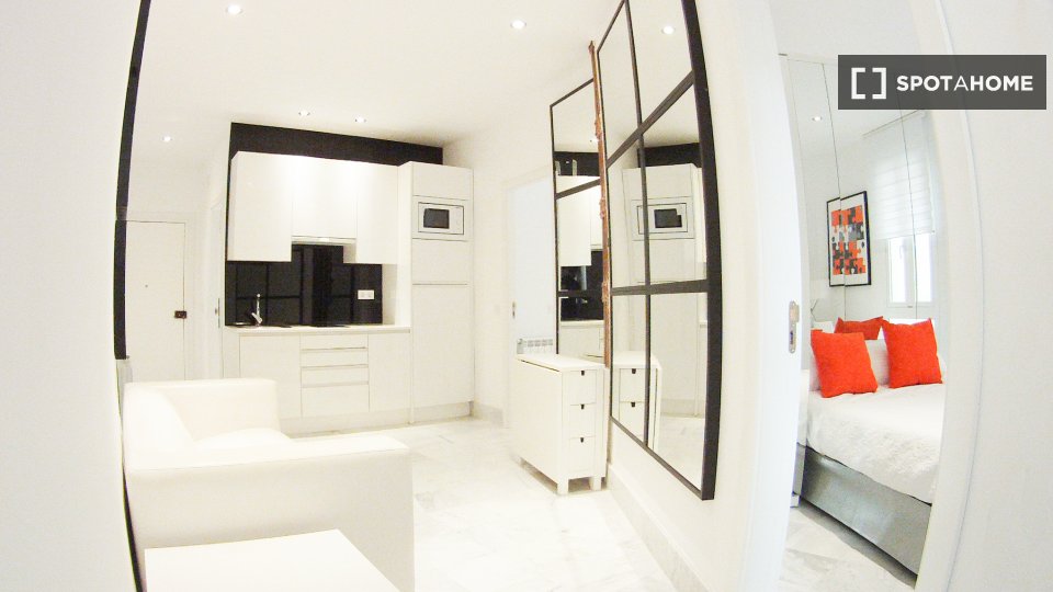 Double room Madrid, 3 beds, 60m² — photo 1