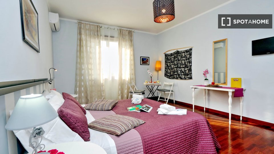Double room Rome, 3 beds — photo 13